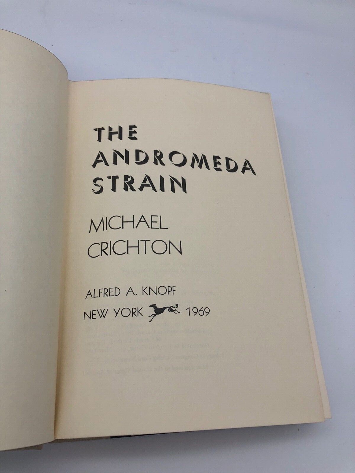 Vintage THE ANDROMEDA STRAIN Novel by: Michael Crichton 1969