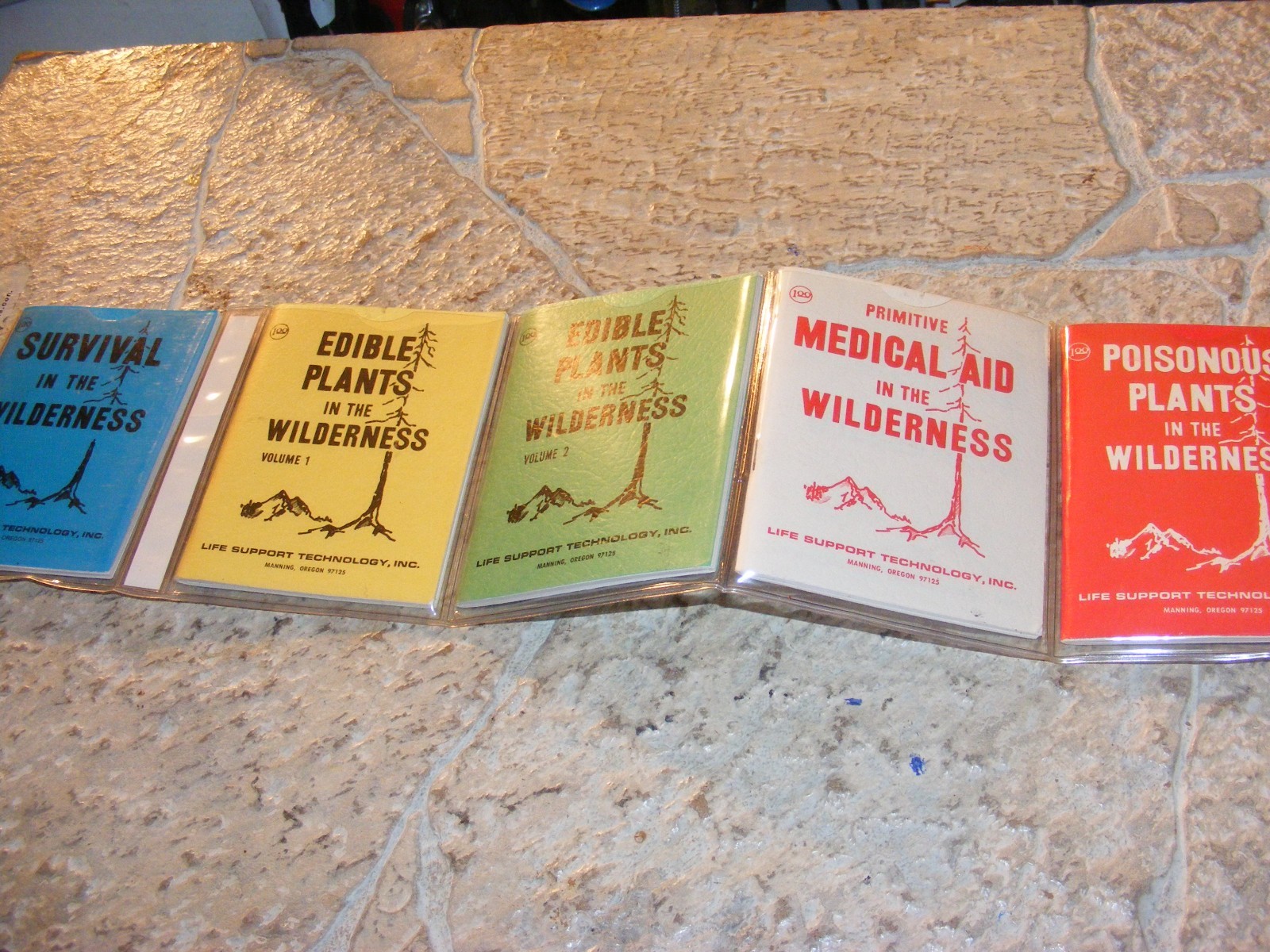 Wilderness Pocket n’ Pak Library 5 Mini Books, Survival, Edible Plants, Medical