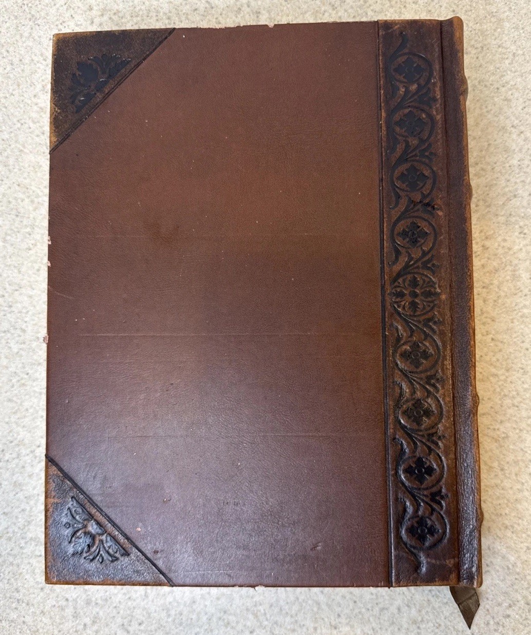Holy Bible Family Heritage Edition Embossed Leather Hardcover, 2009 W/Box