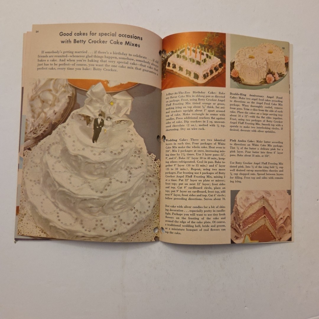 Betty Crocker Cake Mix Cookbook 33 Page Booklet 1950’s Cake Brownie Frostings