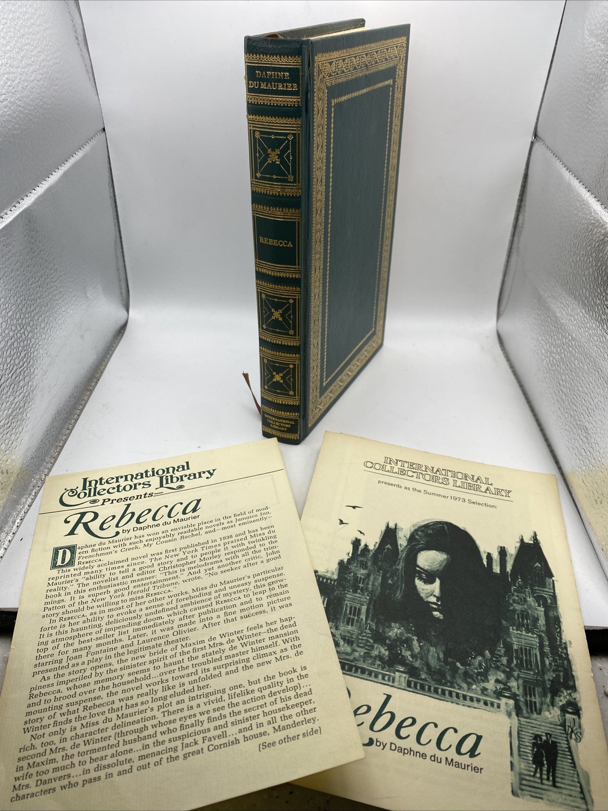 Rebecca By Daphne du Maurier International Collectors Library Gold On Green HC