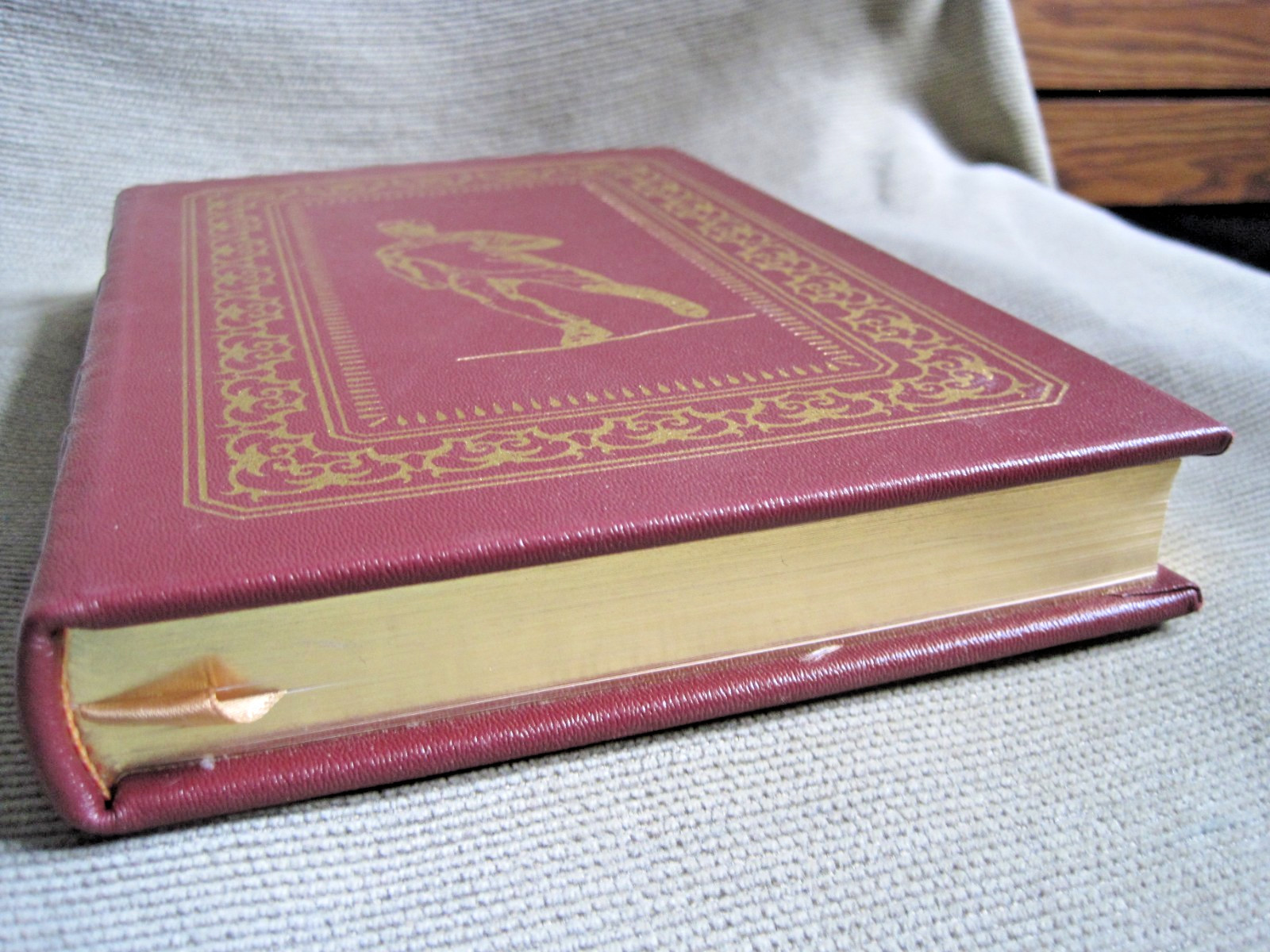 JOHN LE CARRE SIGNED – AGENT RUNNING IN THE FIELD – EASTON PRESS LEATHER FIRST