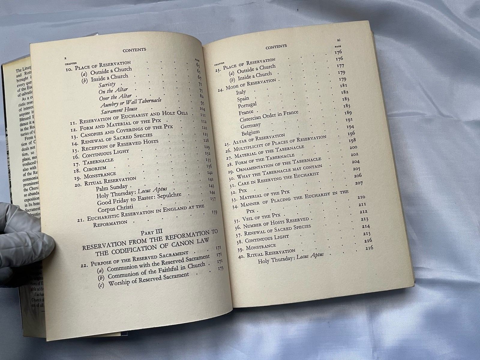 Eucharistic Reservation in the Western Church by Archdale A. King