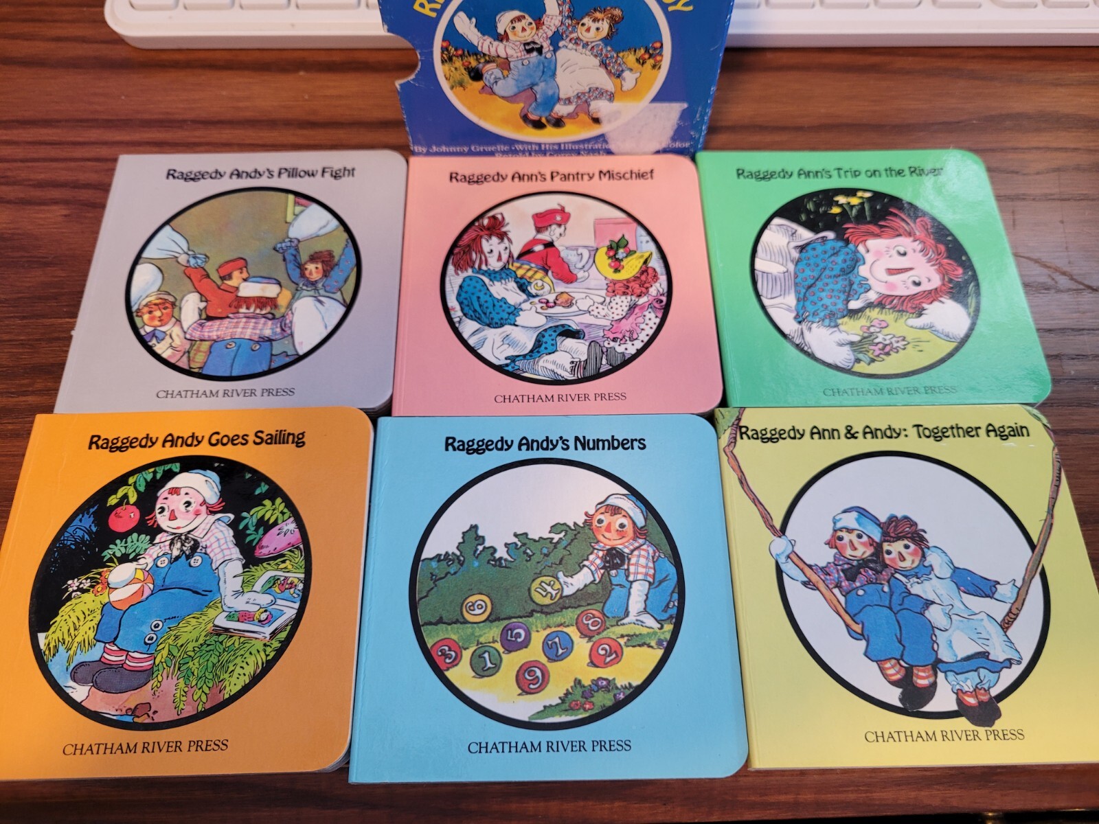 Vintage Raggedy Ann Andy Small Board Books & Case Chatham Set 6 80’s Toys