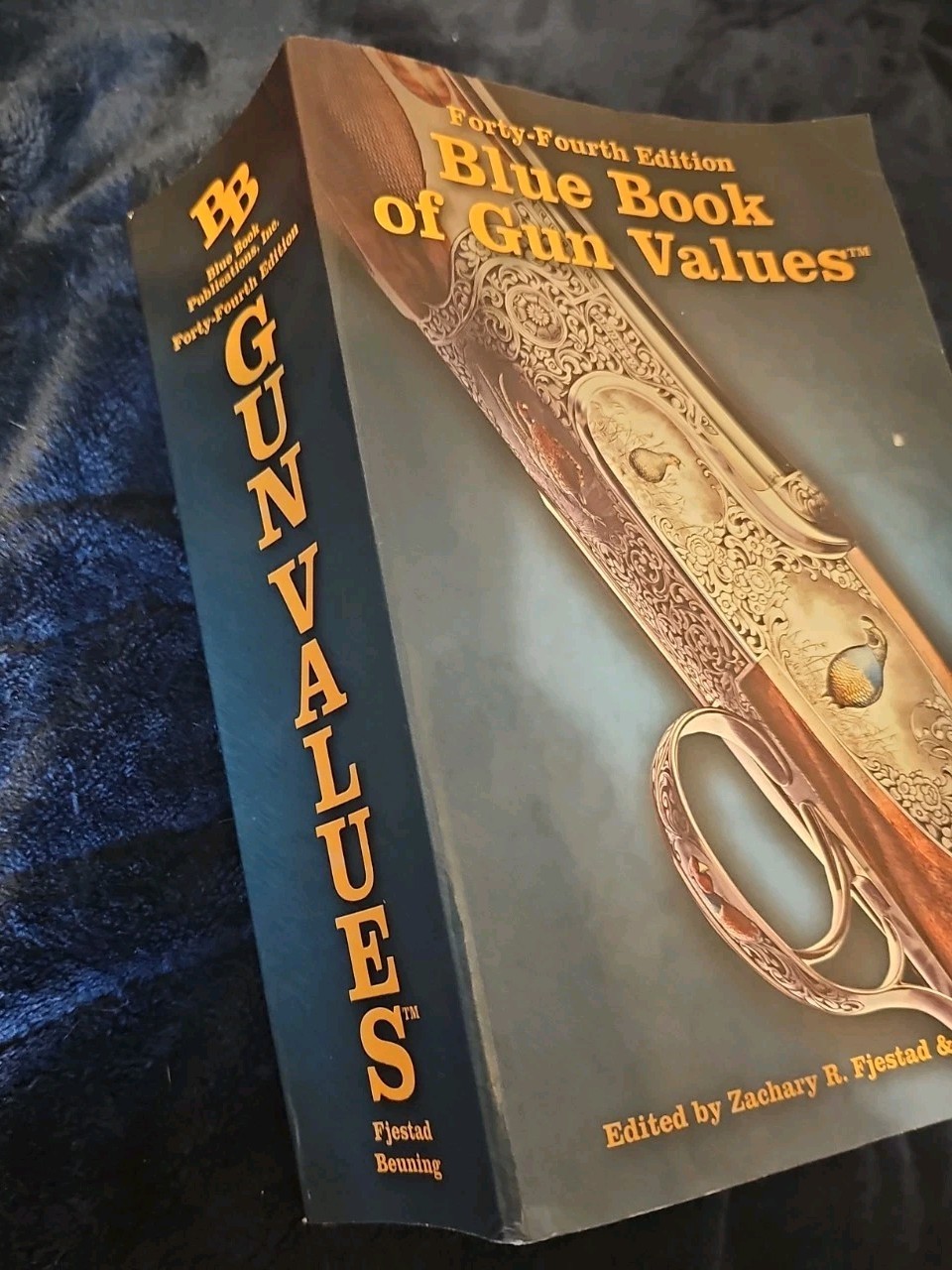 Blue Book of Gun Values 44th Edition 2023 Softcover Zachary R Fjestad Lisa Beuni