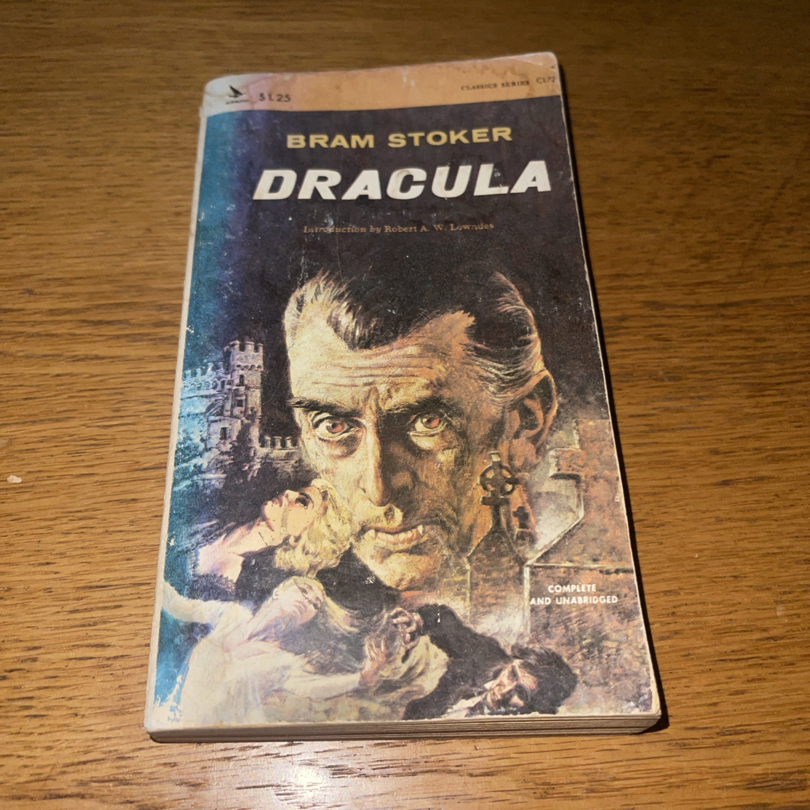 DRACULA BY BRAM STOKER AIRMONT PUBLISHING VINTAGE PAPERBACK DATED 1965