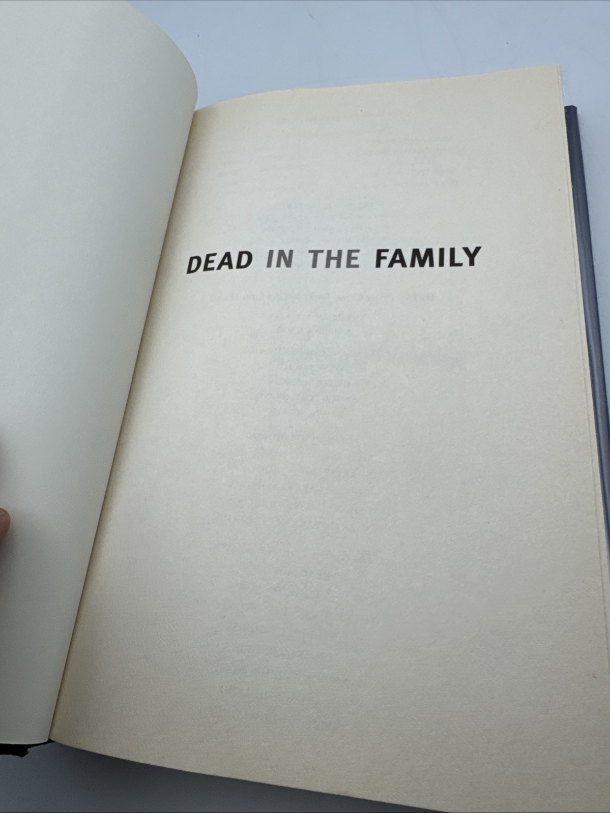 SIGNED Charlaine Harris Dead in the Family 1st/1st HBO True Blood