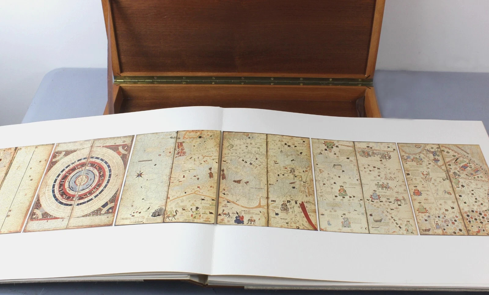 Columbus Papers luxury 1987 edition – Juan RODA signed etchings – in wooden case