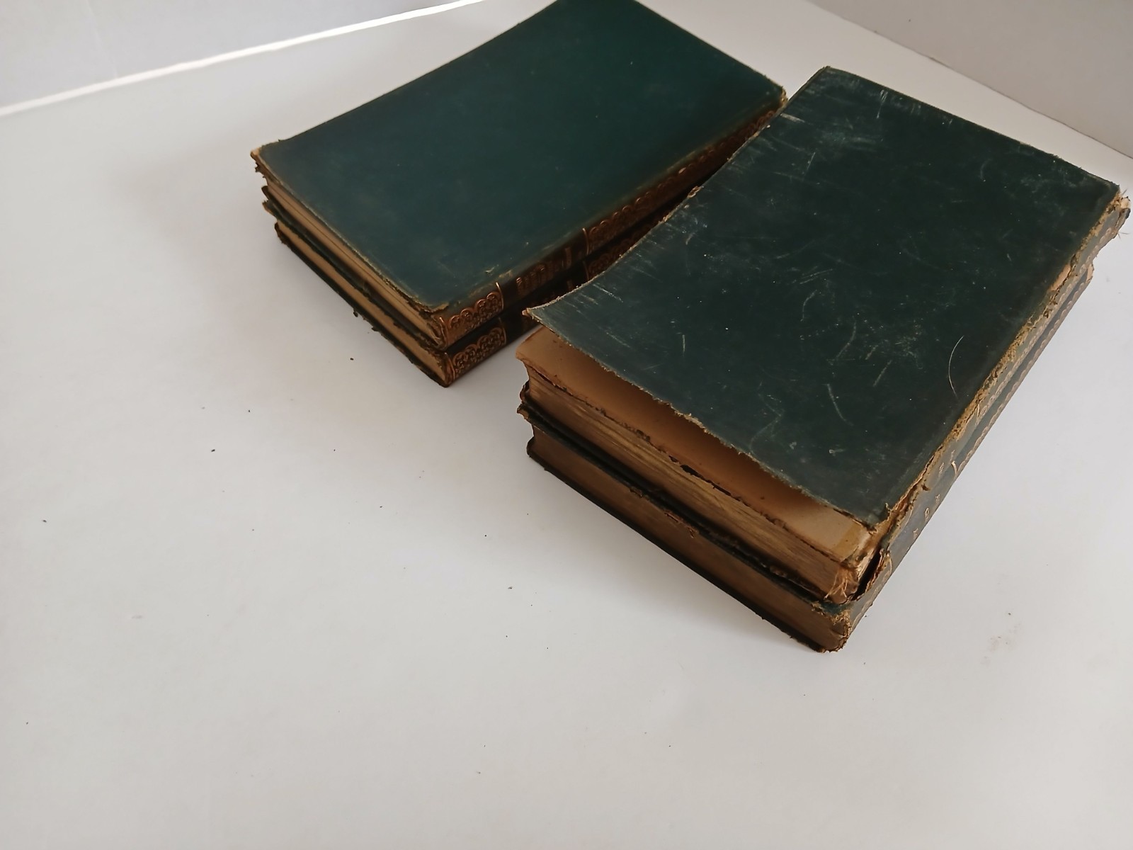14 GREEN LEATHERBOUND THACKERAY Published by Henry Frowde, Early 1900s.