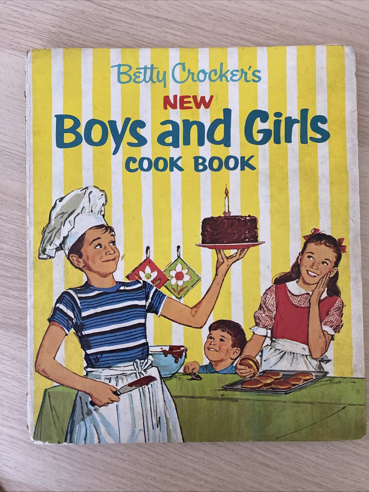 Betty Crocker’s New Boys and Girls Cook Book 1965 HC 1st Edit 2nd Print Spiral