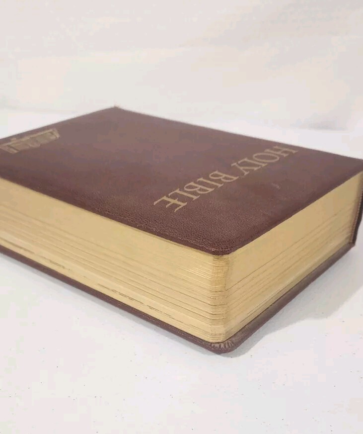 HOLY BIBLE – Good Book Edition – Good Counsel Publishing Co – 1956 Padded Cover