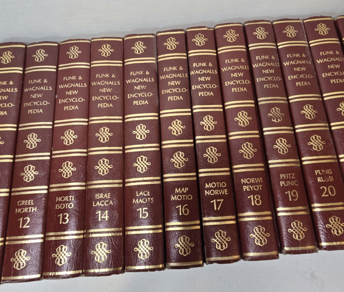 Vintage 1972 FUNK & WAGNALLS New Encyclopedia Complete 27 Book Set