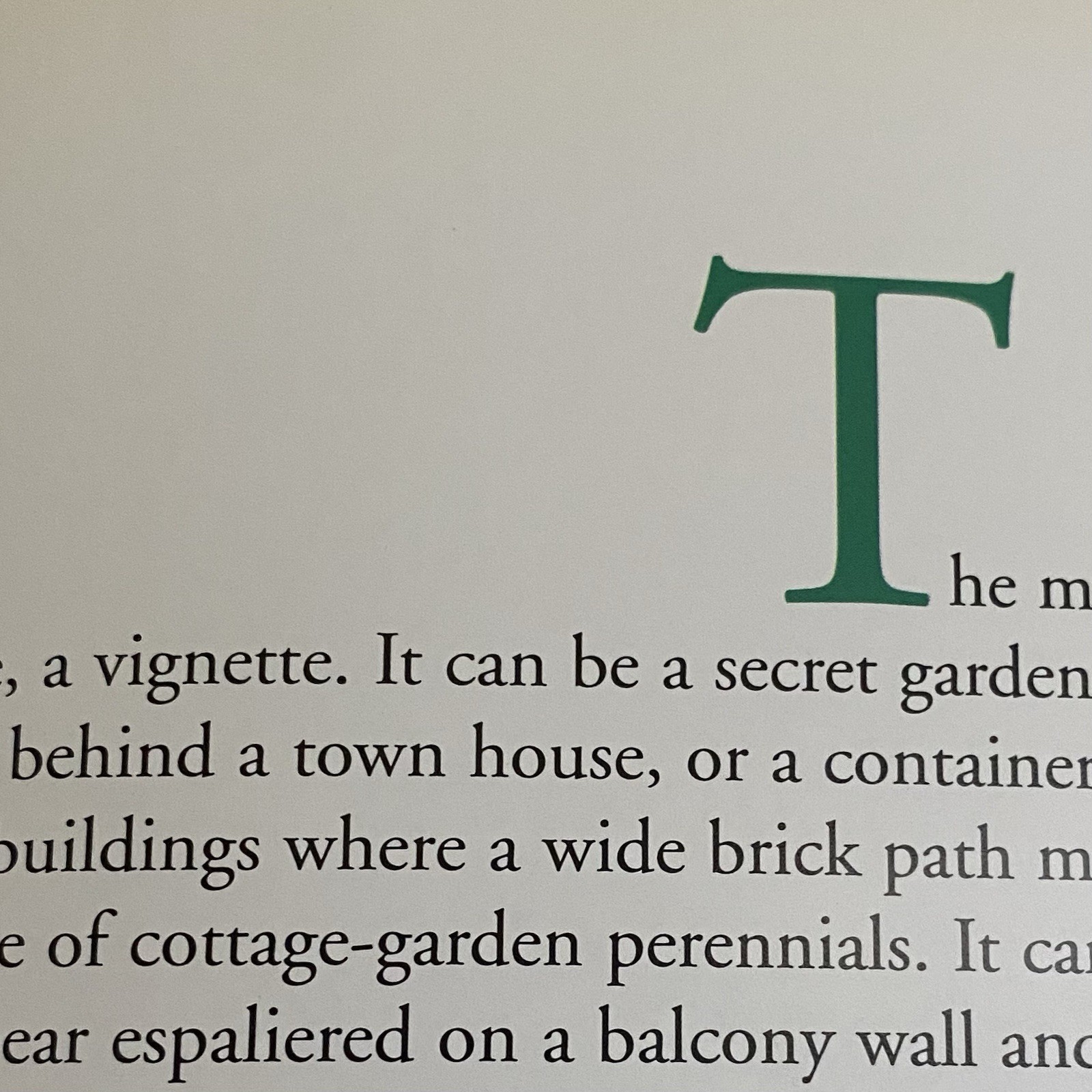 “Glorious Gardens” Roundtable Press Leather Bound HC Jaqueline Heriteau Book