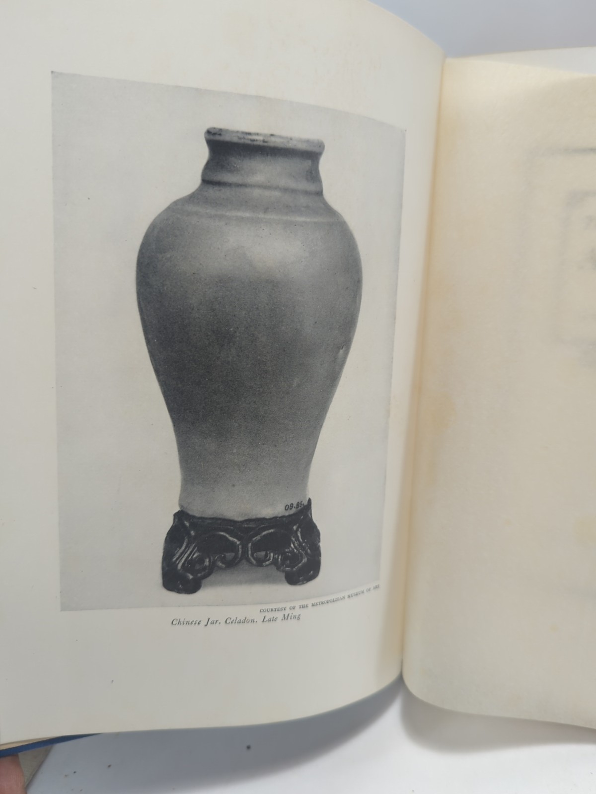 The Collecting of Antiques – Esther Singleton 1926 Macmillan Company ILLUSTRATED