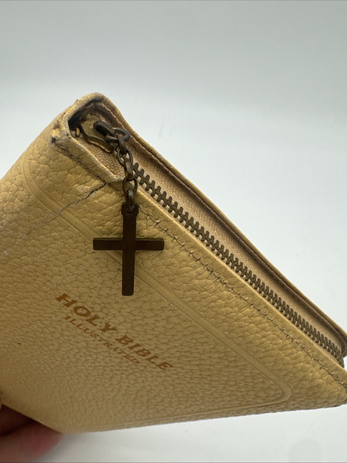 VTG 1950s KJV Holy Bible Illustrated Edition White With Zipper And Cross Charm