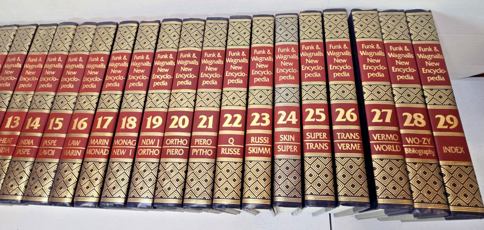 Funk and Wagnalls New Encyclopedia Complete 29 Volume Set 1986