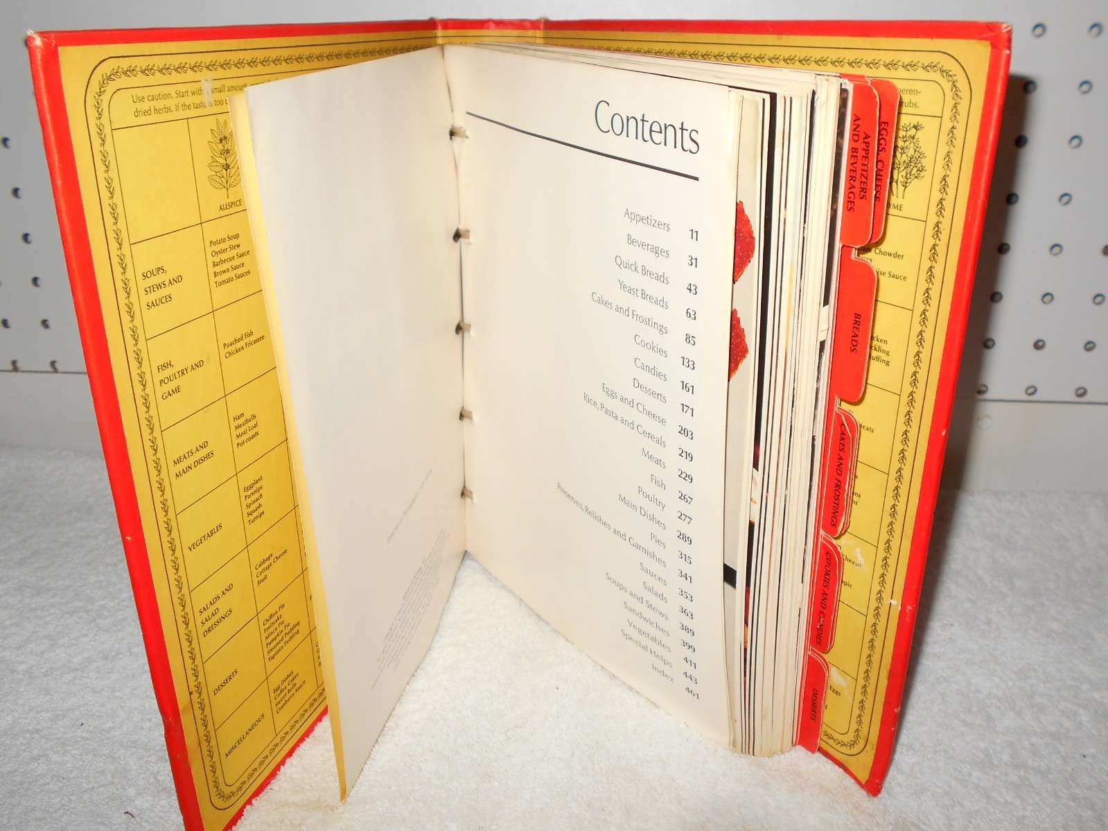 1973 VTG BETTY CROCKER HARDBOUND 5-RING PIE COVER COOKBOOK