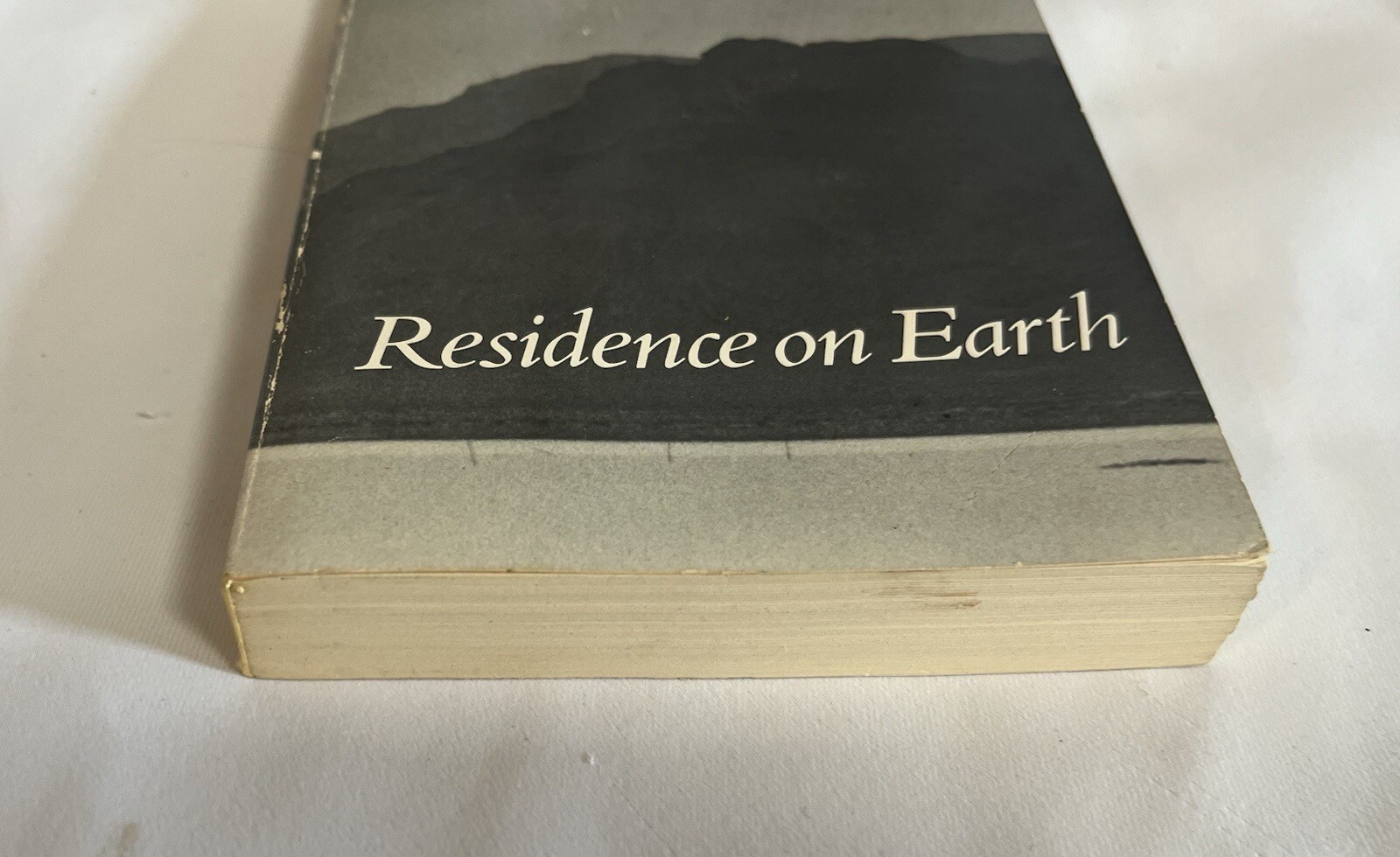 Residence on Earth, by Pablo Neruda SOFTCOVER (New Directions, 1973) ENG / SPAN