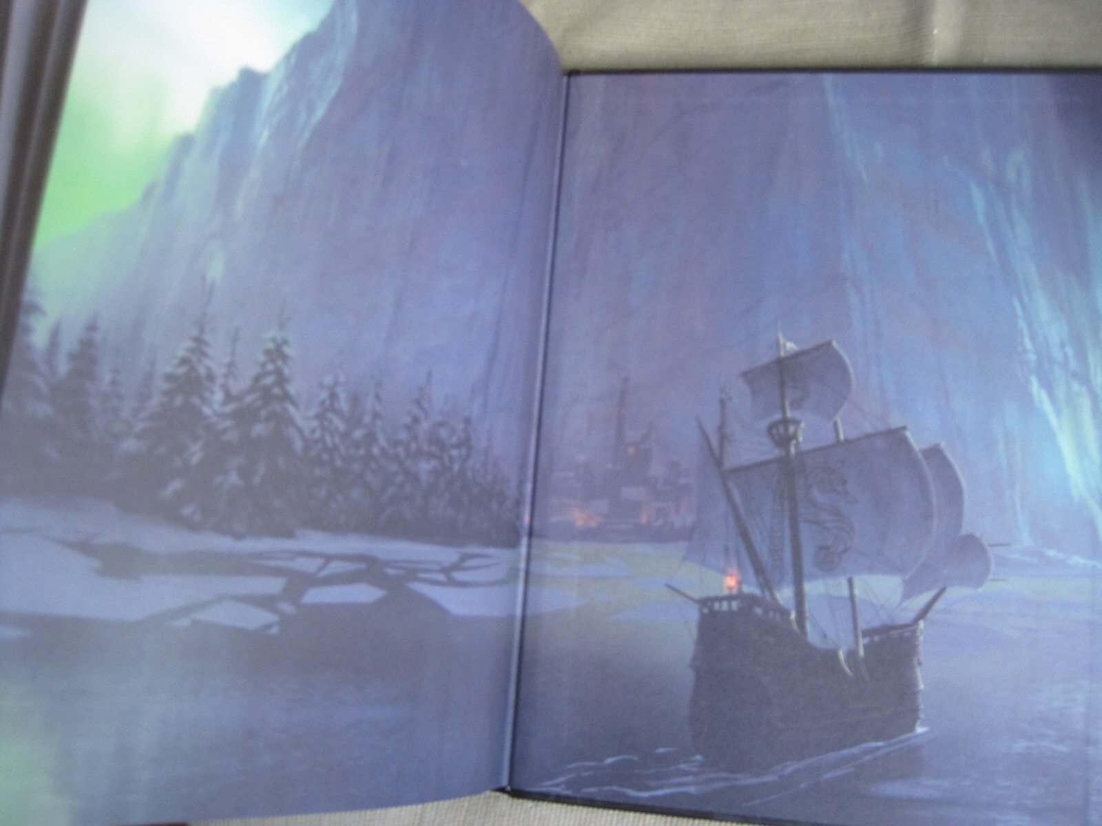 GEORGE R R MARTIN SIGNED – THE RISE OF THE DRAGON – ILLUSTRATED HISTORY NEW HBO