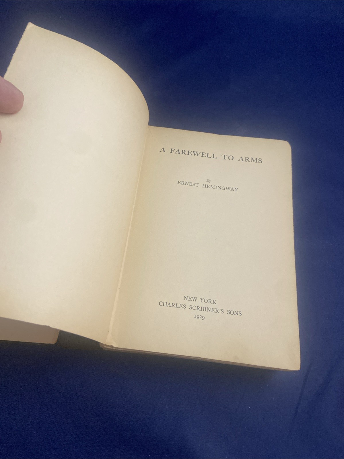 Ernest Hemingway – 1st Edition: A Farewell to Arms (1929 Early Printing)