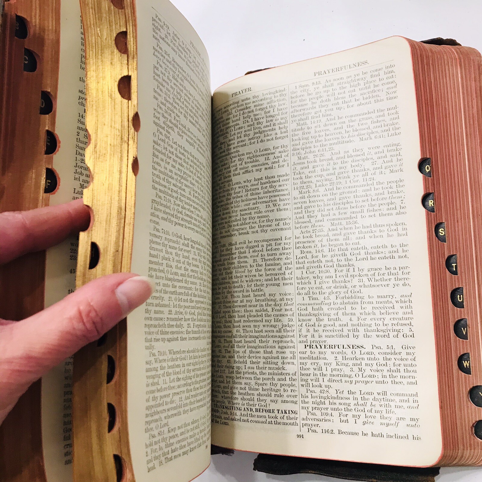 Nave’s Topical Bible 1900 Orville Nave All Edges Gilt Silk Sewed Damaged Cover