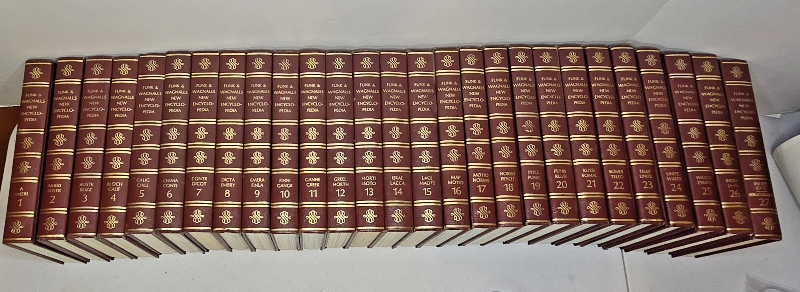 Vintage 1972 FUNK & WAGNALLS New Encyclopedia Complete 27 Book Set