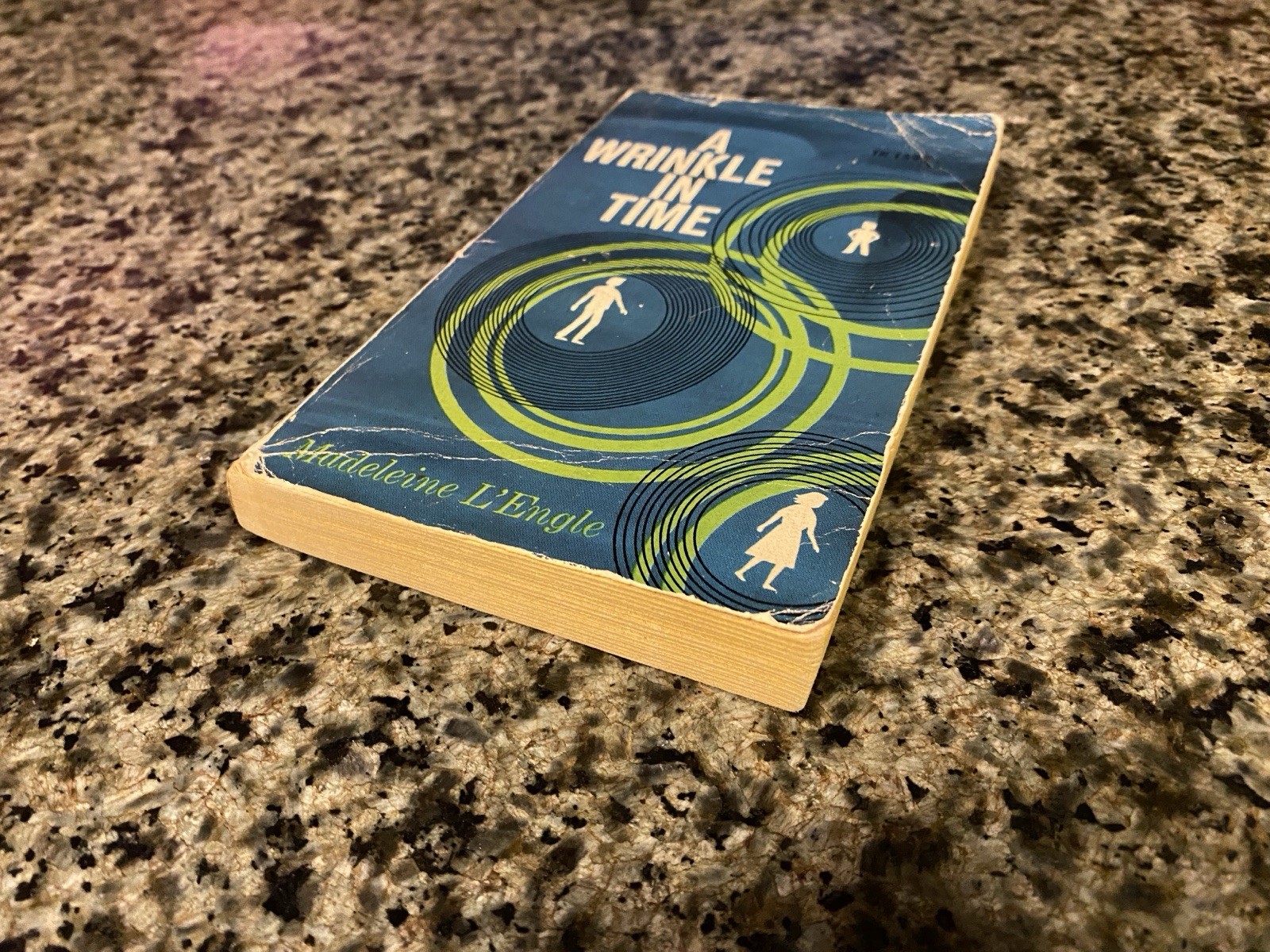 A Wrinkle In Time-Madeleine L’Engle-First Paperback Edition/8th Printing-TK 1595