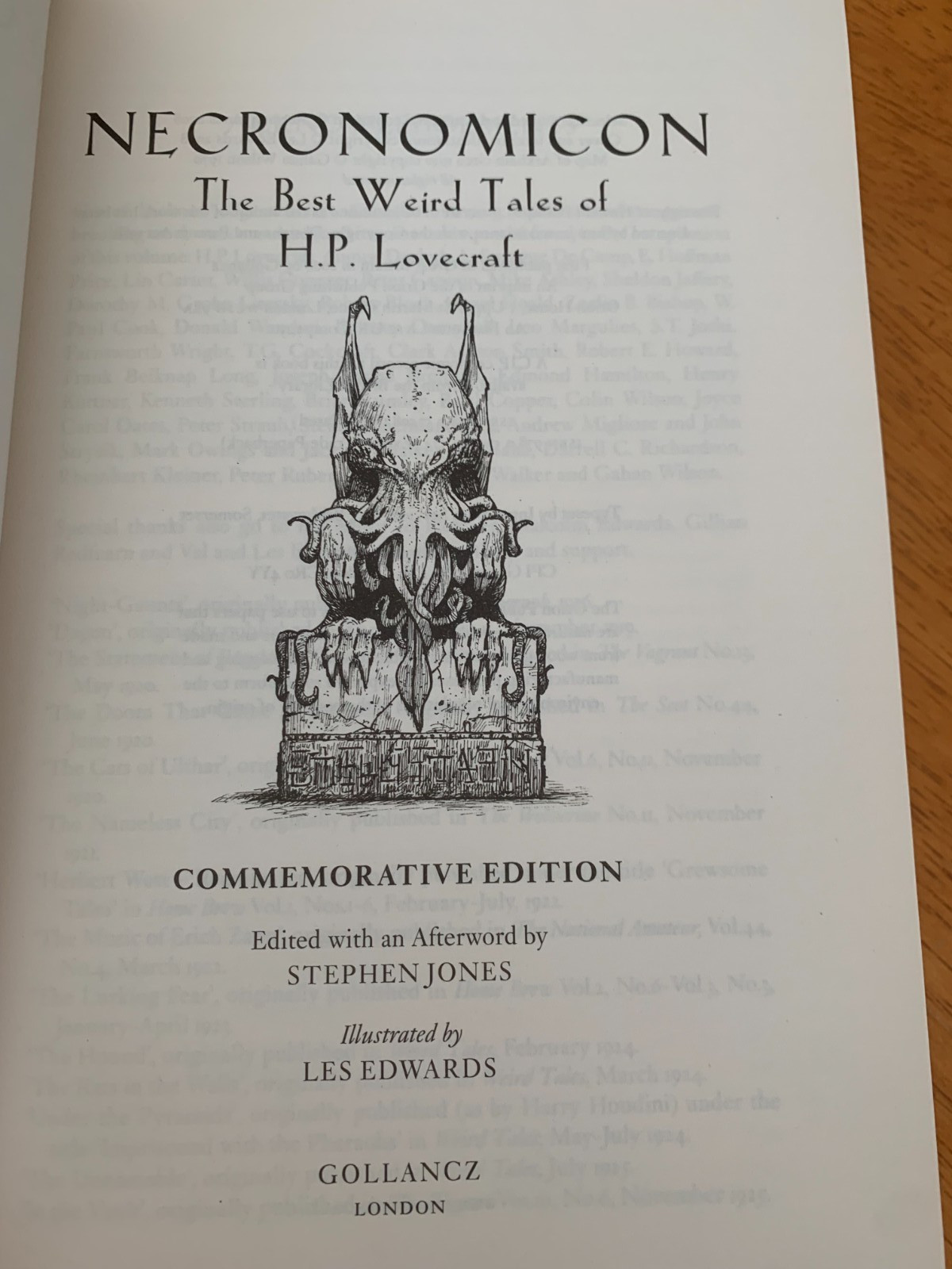 Necronomicon – H.P. Lovecraft – Hard Cover – best (of) Weird Tales perhaps?