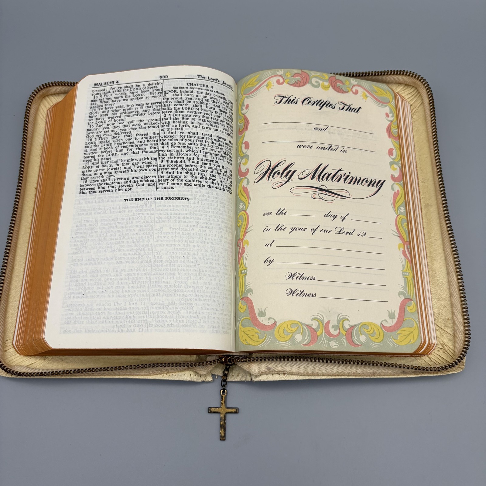 Vintage 1950s Holy Bible Illustrated KJV White Zip Cross HC Faux Leather