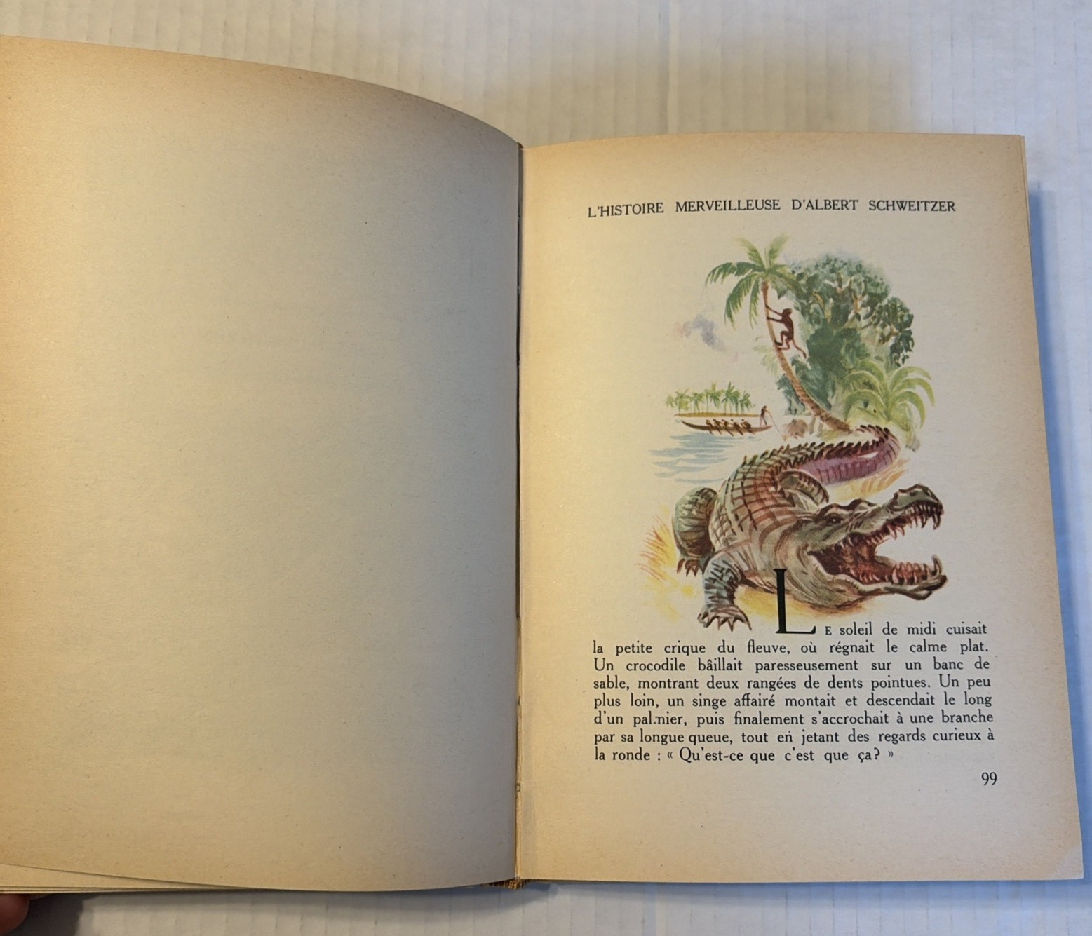 Lot of (2) Vintage French Books Au Marche and L’Histoire Merveilleuse