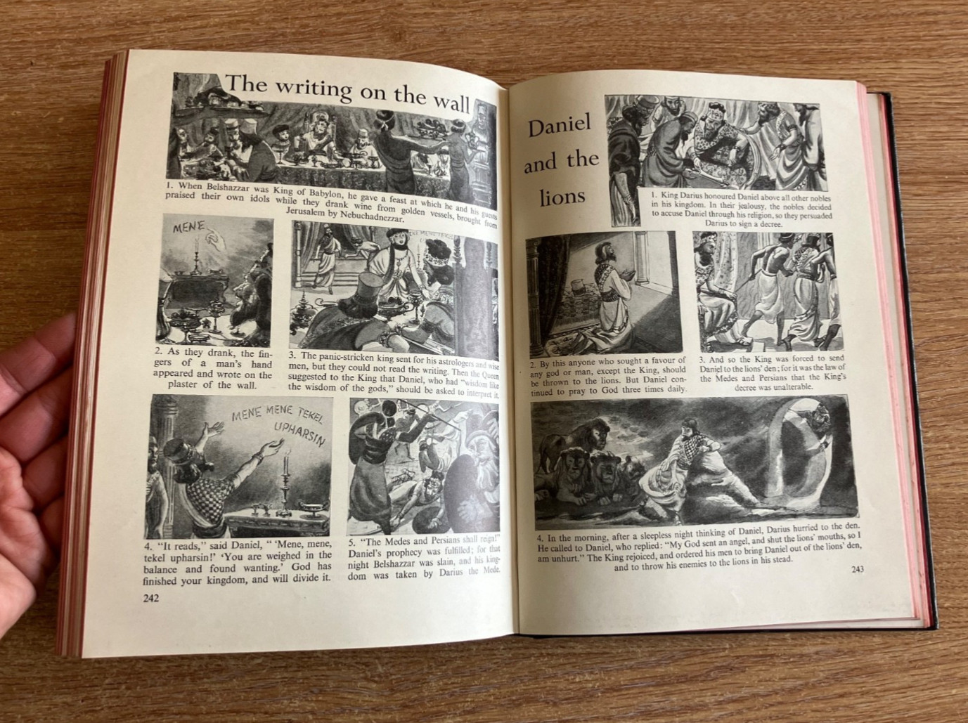 The Bible In Pictures odhams press Limited the Rev Ralph Kirby Vintage 1940s