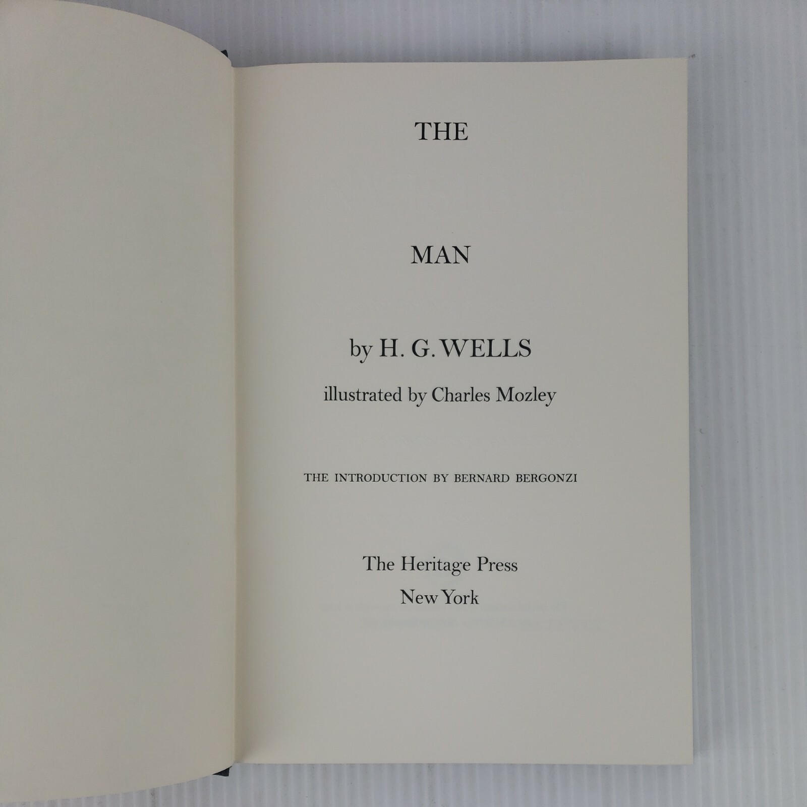 Heritage Press The Invisible Man by H.G. Wells w/ Slipcase Illustrated Notes