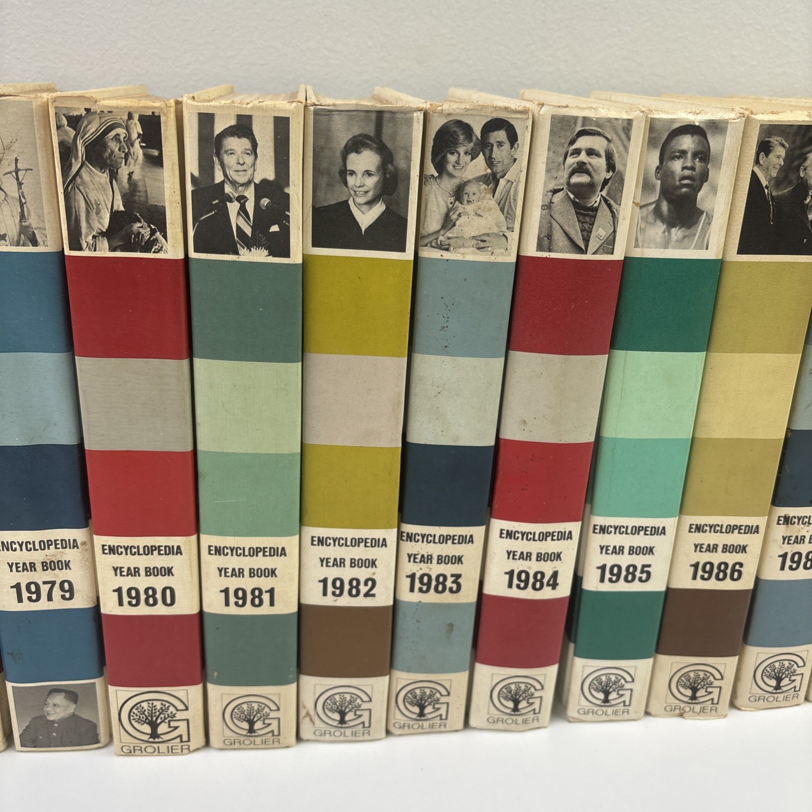 Encyclopedia Year Books by Grolier Hardcover Books Pictures 1977-1990 Lot of 14