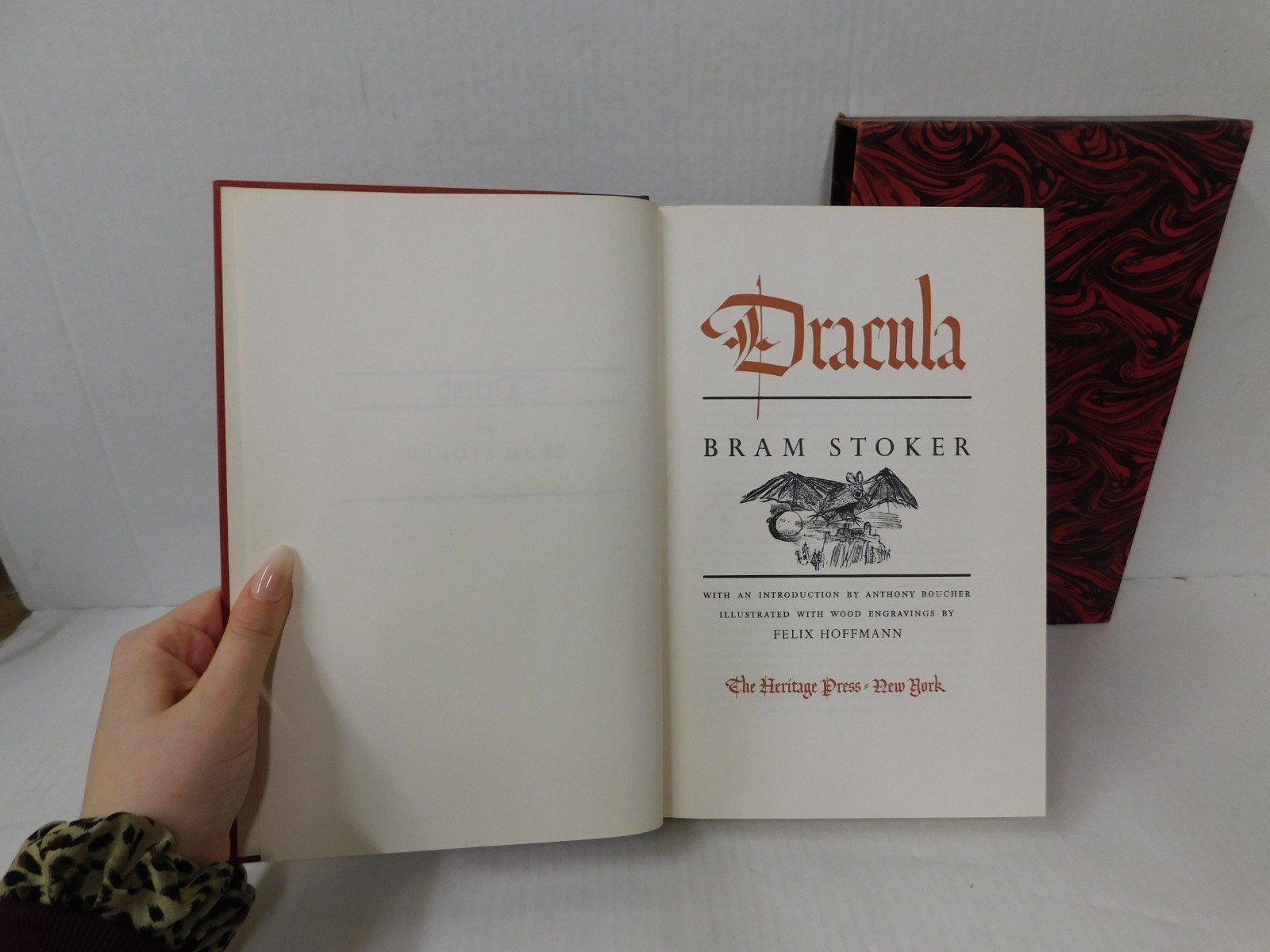 Vintage Dracula By Bram Stoker 1965 Heritage Press Hardcover Edition & Slip Case