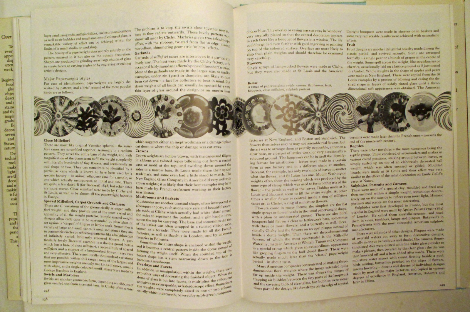 Vintage Encyclopedia of Glass 1981 By Phoebe Phillips Hard Back with 320 pages