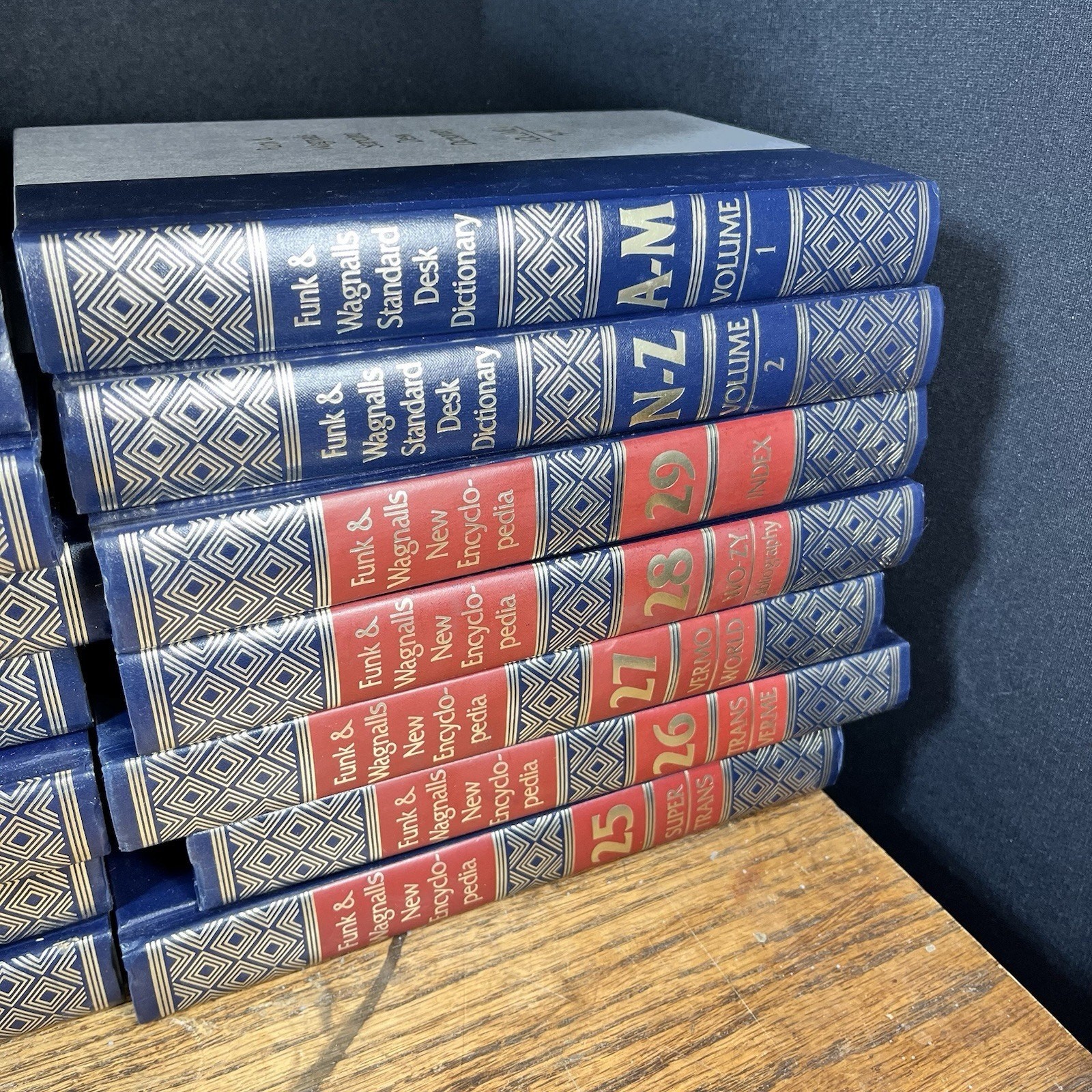 Funk n Wagnalls New Encyclopedia Complete 29 Volume Set w 2 Desk Dictionary 1986