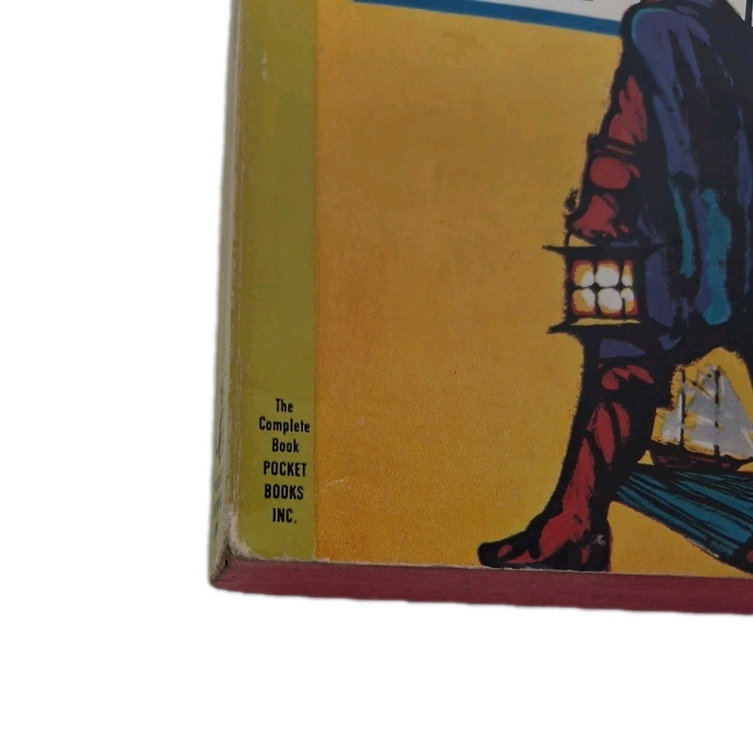 Lot of 2 Vintage Paperback Classics by Daphne Du Maurier 1960s