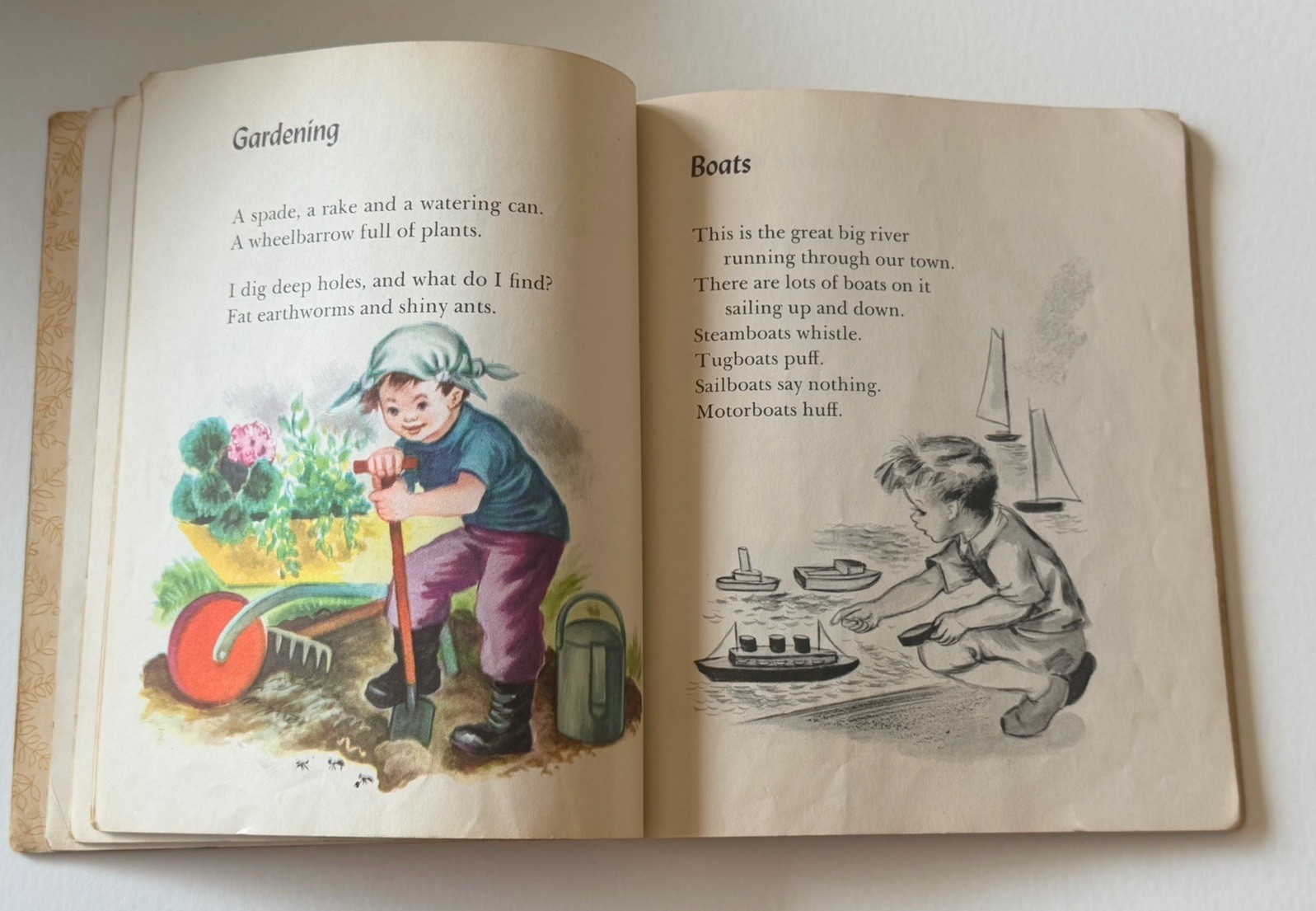 TOYS 1945 1st Edition Little Golden Book #22 Rare Gold Binding Simon & Schuster