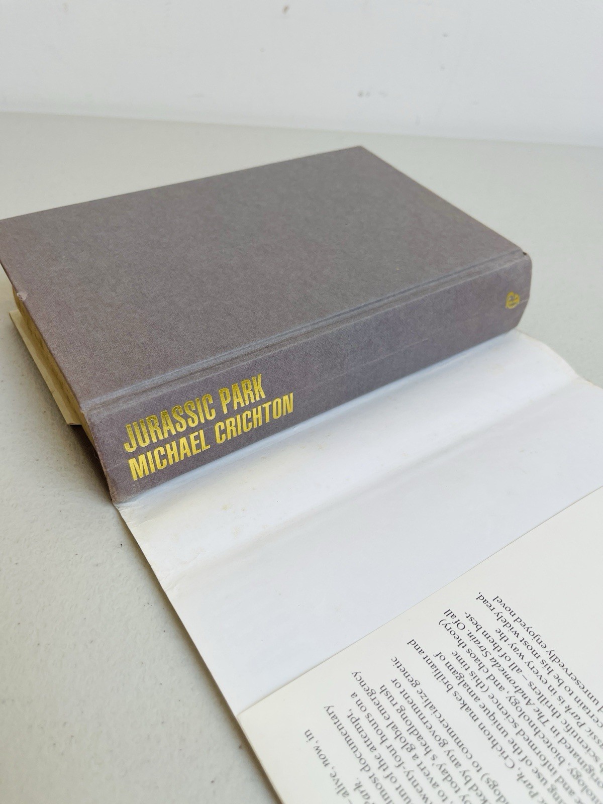 JURASSIC PARK BY MICHAEL CRICHTON. FIRST EDITION 1991 GUILD PUBLISHING.