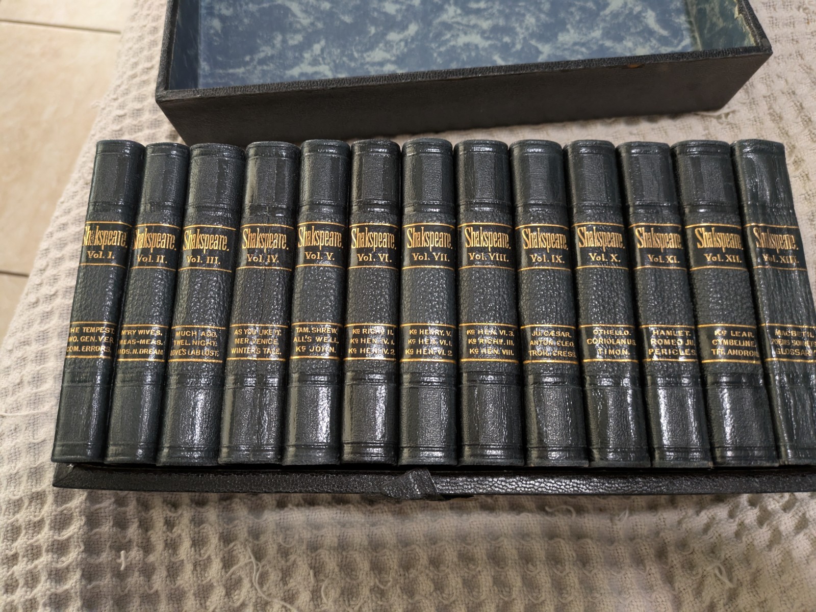 William Shakespeare Set Of 13 Leather Pocketbooks In Leather Case George …