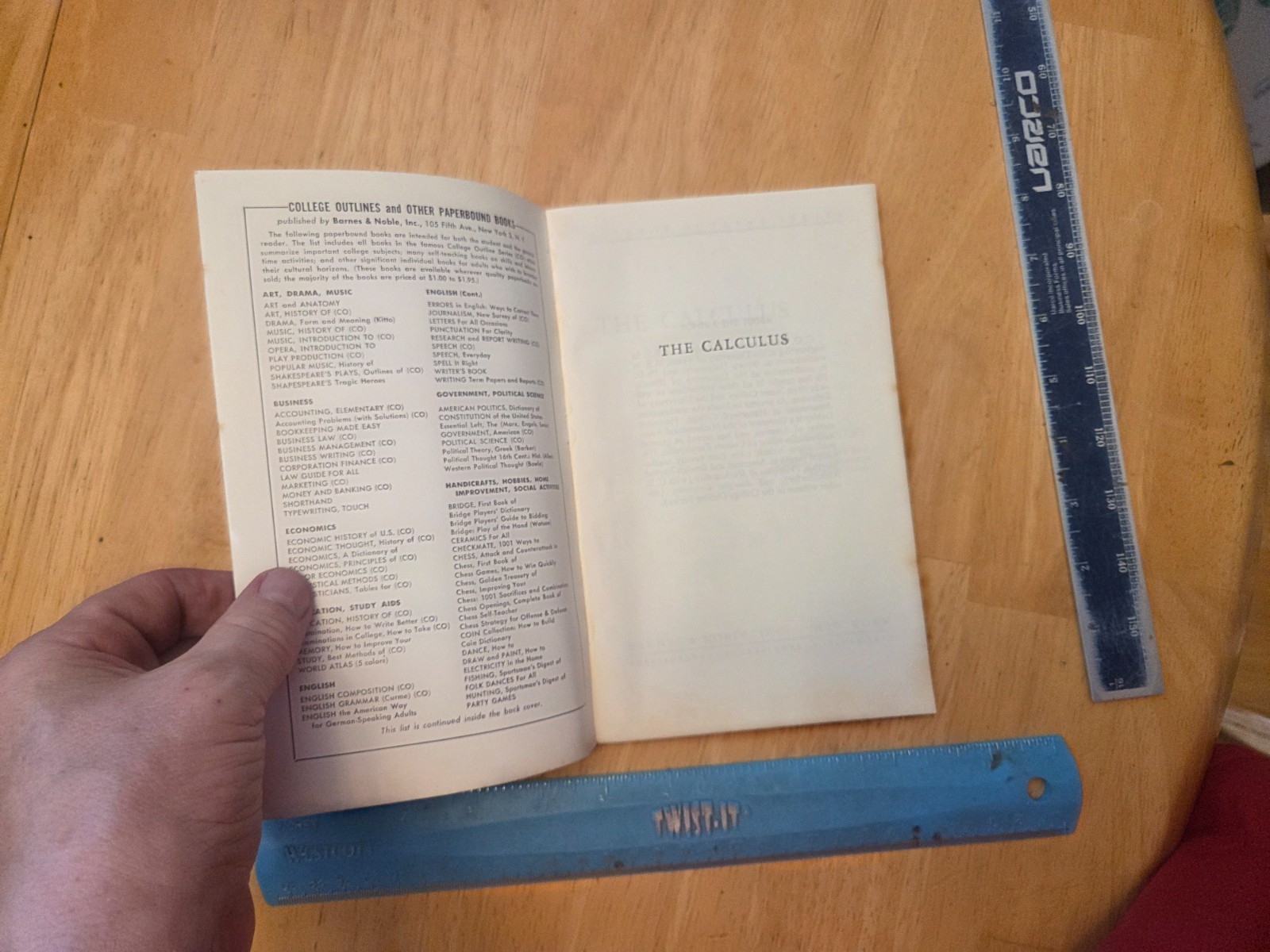 The Calculus by C. O. Oakley – Barnes & Noble College Outline Series – 1962 Trad