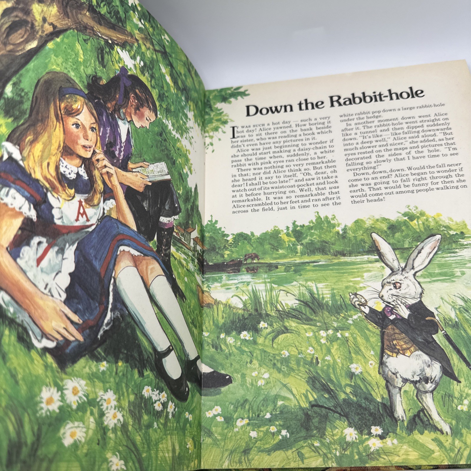Vintage A Golden Book ~ LEWIS CARROLL’S ALICE IN WONDERLAND 1976