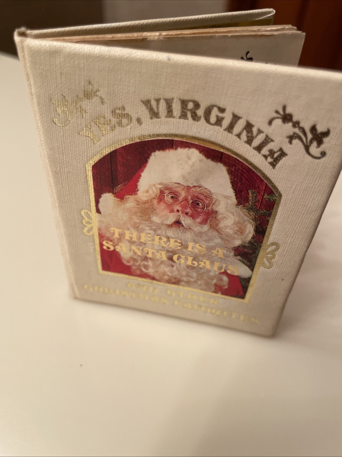 YES, VIRGINIA, AND OTHER CHRISTMAS FAVORITES (MINIATURE BOOK) 1982