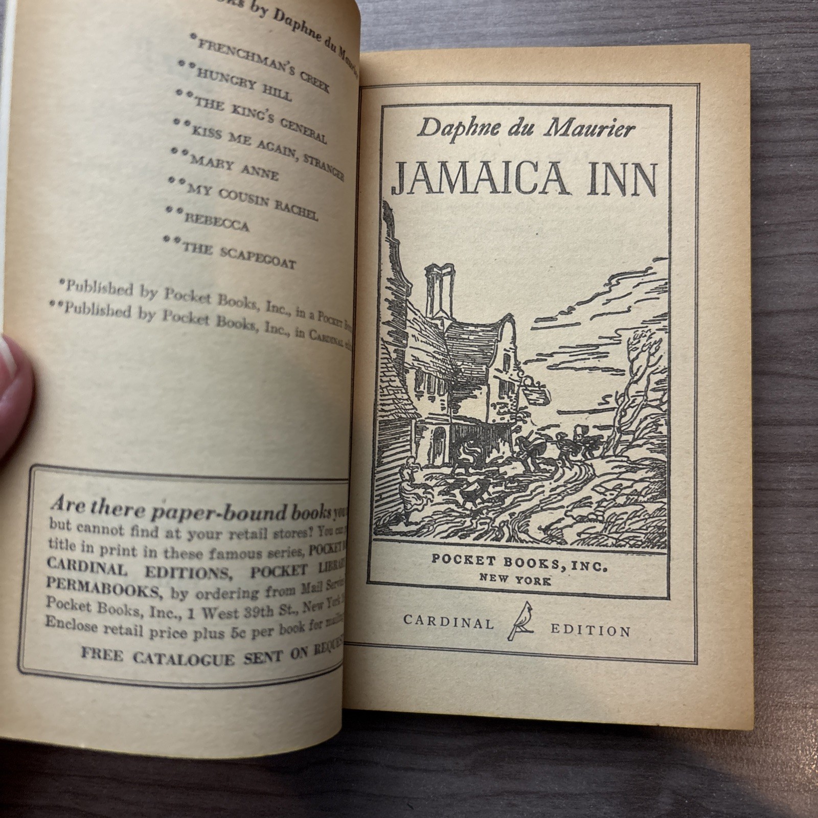 JAMAICA INN by Daphne du Maurier (1960) Pocket Books gothic paperback