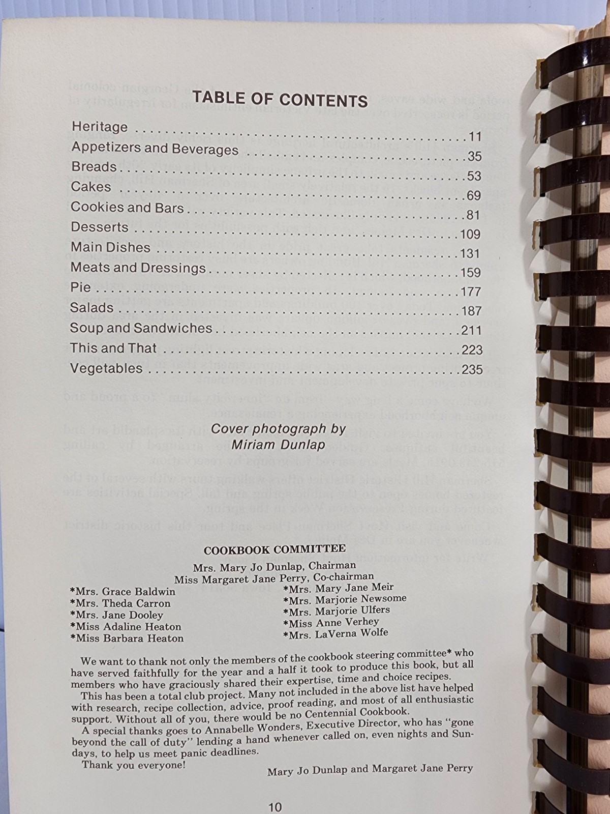 Des Moines Women’s Club Cookbook Centennial Edition 1885 – 1985 (Spiral)