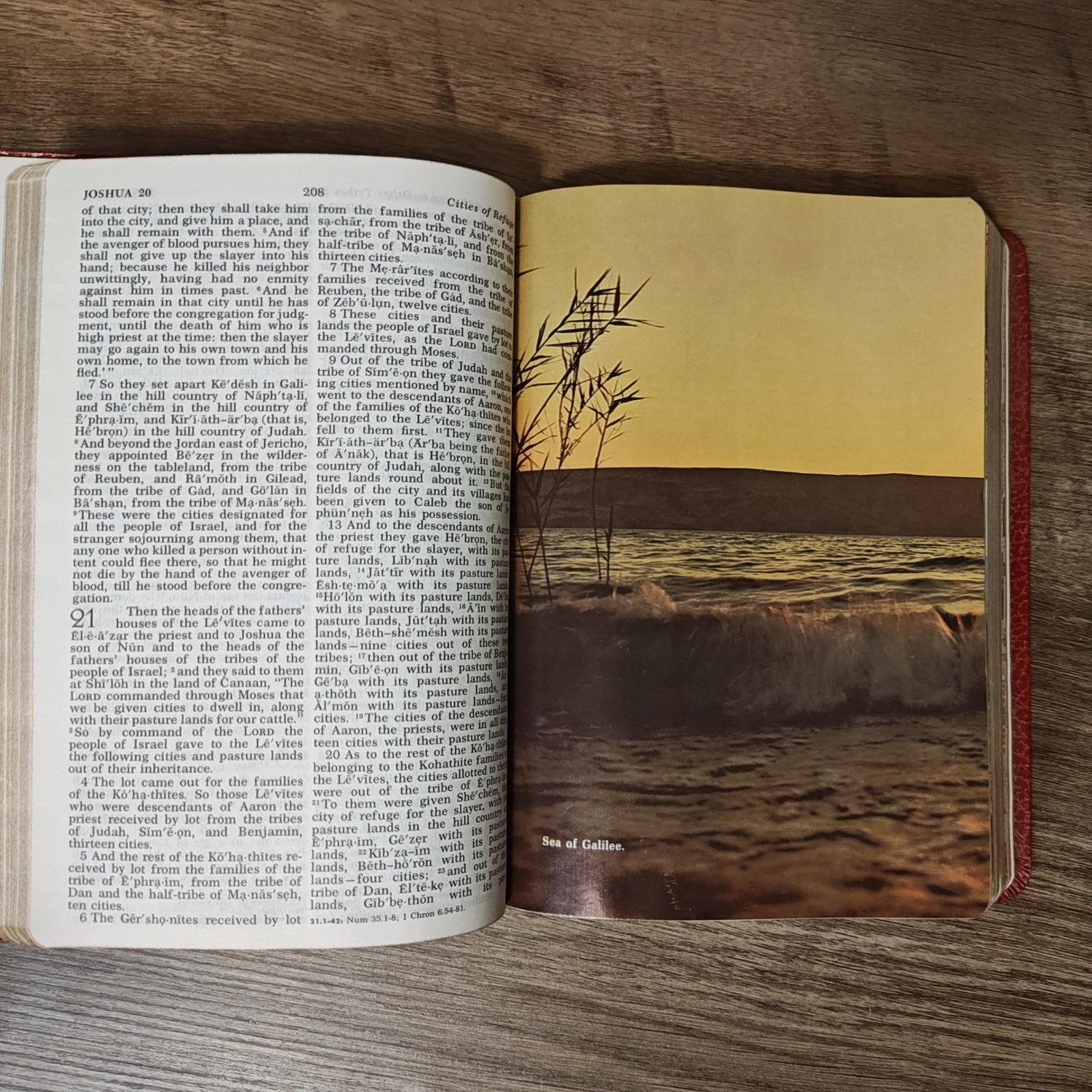 Thomas Nelson Holy Bible RSV Second Edition Red Faux Leather 1971 Vintage
