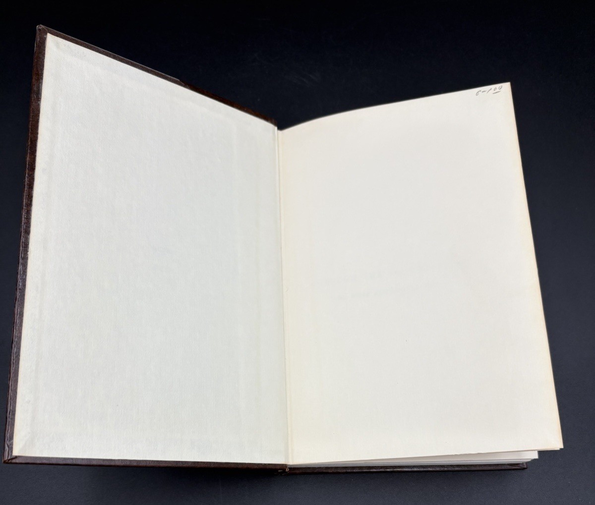 Through the Looking Glass and What Alice Found There – Lewis Carroll – Avenel