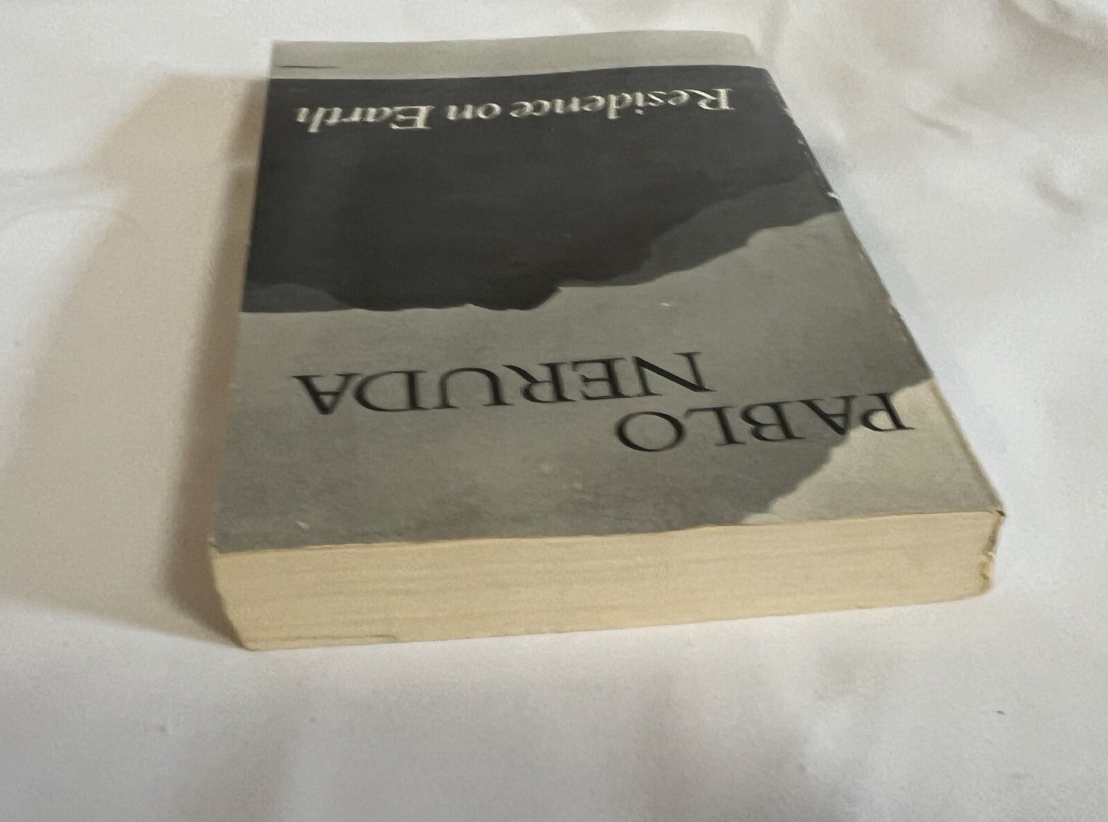 Residence on Earth, by Pablo Neruda SOFTCOVER (New Directions, 1973) ENG / SPAN
