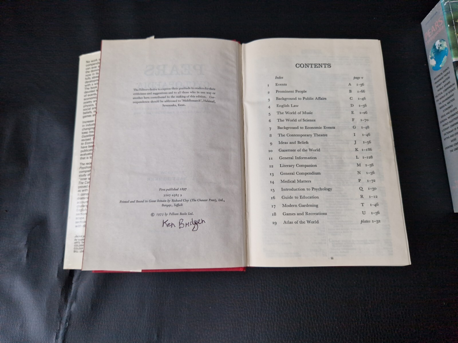 2 Vintage Pears Cyclopaedia Collectable Books 82nd & 109th Editions 1973 & 2000