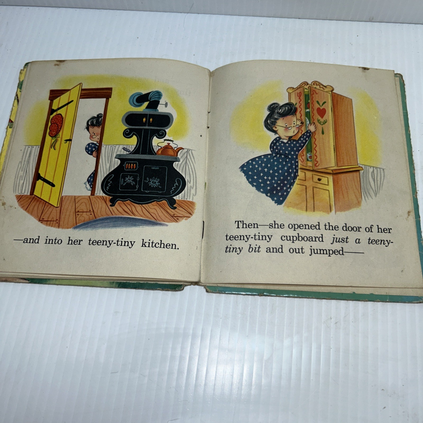 Vintage Tell-A-Tale Book, Whitman Publishing A Teeny-Tiny Tale 1955 See Pics!